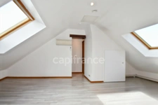 Maison familiale 7 chambres – Calme, vue sur les champs et vie de plain-pied possible.