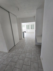 à vendre grande piéces de vie , grande terrasse, parking privatif , cave, 200 m mer  LA TREMBLADE (17)