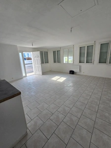 Appartement à vendre 3 pièces, grande terrasse, cave, 200 m mer  LA TREMBLADE (17)