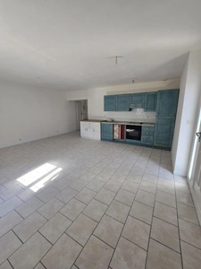 Appartement à vendre 3 pièces, grande terrasse, cave, 200 m mer  LA TREMBLADE (17)