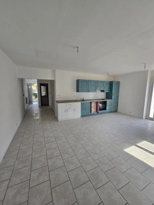 à vendre grande piéces de vie , grande terrasse, parking privatif , cave, 200 m mer  LA TREMBLADE (17)