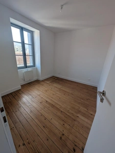 Appartement remis à neuf à louer 2 pièces dont 1 chambre.  42 m²  FONTENAY LE COMTE (85)