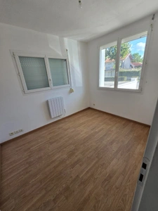 Appartement à vendre 3 pièces, grande terrasse, cave, 200 m mer  LA TREMBLADE (17)