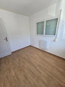 à vendre grande piéces de vie , grande terrasse, parking privatif , cave, 200 m mer  LA TREMBLADE (17)