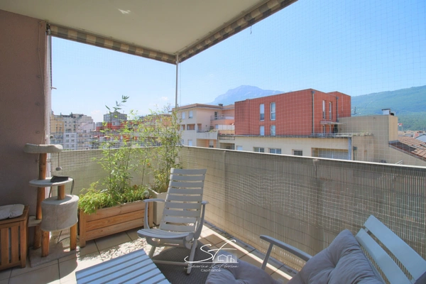 T3 en vente à Grenoble (38), résidence sécurisée, ascenseur, terrasse, cave, garage