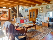 Authentique longère en pierre en Périgord Noir sur un terrain de 2849 m²