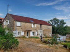 Charmant ensemble immobilier en pierre. Calme absolu en Périgord Noir