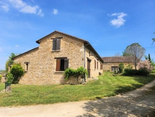 Stone farmhouse with 3 bedrooms - Outbuildings - 2.76 hectares - near MONFLANQUIN (Lot-et-Garonne)