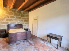 Beautiful 4-room farmhouse to renovate with outbuildings in Miramont de Guyenne (47)
