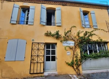 Characterful 18th-century residence with swimming pool, 5 suites and bed and breakfast business – Vianne