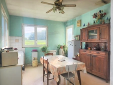 Beautiful 4-room farmhouse to renovate with outbuildings in Miramont de Guyenne (47)