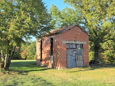 Beautiful 4-room farmhouse to renovate with outbuildings in Miramont de Guyenne (47)