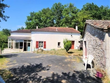 Maison de plain pied à rénover en partie - 3 pièces - avec jardin et dépendances - à MONTAIGU DE QUERCY (82)
