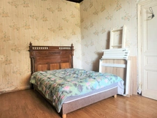Maison de plain pied à rénover en partie - 3 pièces - avec jardin et dépendances - à MONTAIGU DE QUERCY (82)