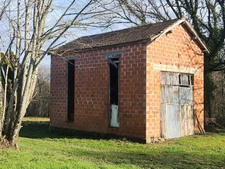 Beautiful 4-room farmhouse to renovate with outbuildings in Miramont de Guyenne (47)