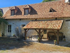 Beautiful historic stone property with wooded grounds - Outbuildings and swimming pool - for sale - near CASTILLONNES (47)