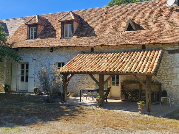 Belle propriété historique en pierre avec parc arboré - Dépendances et piscine - à vendre - proche de CASTILLONNES (47)