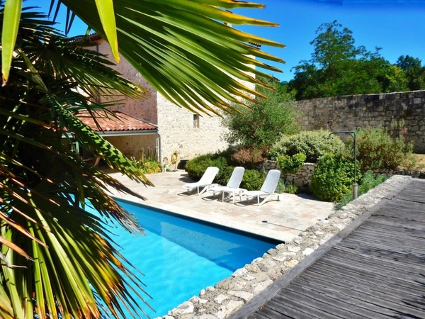 Demeure de caractère du XVIIIe siècle avec piscine, 5 suites et activité de chambres d'hôtes – Vianne