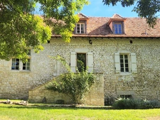 Beautiful historic stone property with wooded grounds - Outbuildings and swimming pool - for sale - near CASTILLONNES (47)