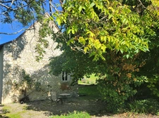 Beautiful historic stone property with wooded grounds - Outbuildings and swimming pool - for sale - near CASTILLONNES (47)