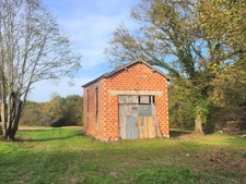 Beautiful 4-room farmhouse to renovate with outbuildings in Miramont de Guyenne (47)