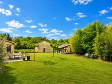 Stone farmhouse with 3 bedrooms - Outbuildings - 2.76 hectares - near MONFLANQUIN (Lot-et-Garonne)
