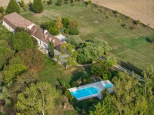 Beautiful historic stone property with wooded grounds - Outbuildings and swimming pool - for sale - near CASTILLONNES (47)