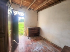 Beautiful 4-room farmhouse to renovate with outbuildings in Miramont de Guyenne (47)