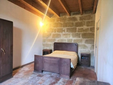Beautiful 4-room farmhouse to renovate with outbuildings in Miramont de Guyenne (47)