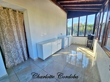 Maison familiale de 131 m² avec 4 chambres, véranda et grand garage à AYET