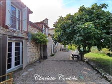 Maison en pierre de 313 m² avec vue panoramique et près de 2 hectares de terrain