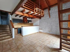 Maison de charme à 50 m du Lot avec mezzanine et terrasse