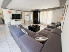 Piscine intérieure chauffée, DPE A et 253 m² habitables à 12 min de Nérac, 1h30 de Bordeaux et Toulouse