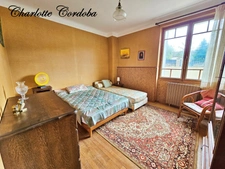Maison plain-pied 3 chambres - Double garage - Dépendances - 2980 m² de terrain et bois