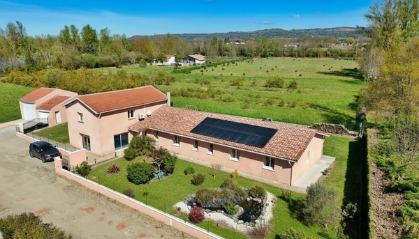 Piscine intérieure chauffée, DPE A et 253 m² habitables à 12 min de Nérac, 1h30 de Bordeaux et Toulouse