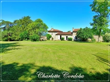 Maison en pierre de 313 m² avec vue panoramique et près de 2 hectares de terrain
