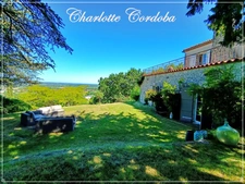 Maison en pierre de 313 m² avec vue panoramique et près de 2 hectares de terrain