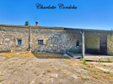 MONTAGNAC : Maison de caractère en pierre avec plus de 200 m² à aménager - Cachet rural et volumes à créer 