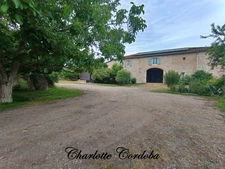 Vivez votre rêve : Ferme de caractère avec gîtes, chambres d’hôtes et potentiel incroyable à Feugarolles
