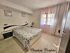 Maison familiale de 131 m² avec 4 chambres, véranda et grand garage à AYET