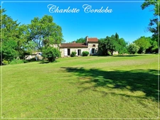 Maison en pierre de 313 m² avec vue panoramique et près de 2 hectares de terrain