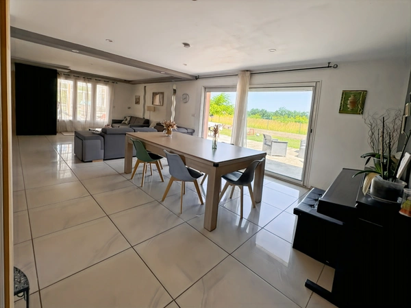 Piscine intérieure chauffée, DPE A et 253 m² habitables à 12 min de Nérac, 1h30 de Bordeaux et Toulouse