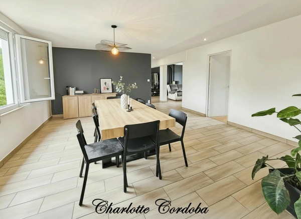 🏡 Maison entièrement rénovée – 2 chambres, possibilité 3 – Double garage à Xaintrailles