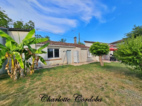 🏡 Maison de plain-pied 3 pièces rénovée avec jardin de 610 m² et double garage – Le calme à deux pas des commodités !