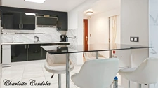 Maison familiale de 131 m² avec 4 chambres, véranda et grand garage à AYET