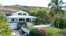FOR SALE – EXCEPTIONAL VILLA WITH PANORAMIC VIEW OF THE SEA AND PORT – SAINT-GILLES LES BAINS