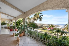FOR SALE – EXCEPTIONAL VILLA WITH PANORAMIC VIEW OF THE SEA AND PORT – SAINT-GILLES LES BAINS