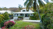 FOR SALE – EXCEPTIONAL VILLA WITH PANORAMIC VIEW OF THE SEA AND PORT – SAINT-GILLES LES BAINS