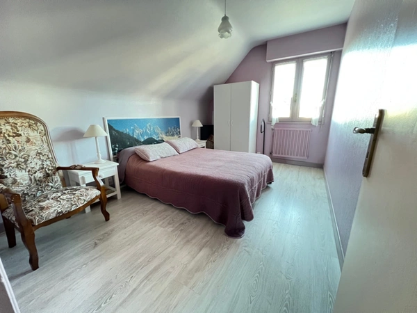洋書 Lameloise : Une maison en Bourgogne maison-avec-enduit-bi-colore-couverture-tuiles-a-St-Aignan