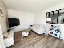 EXCLUSIVITÉ – Élégante maison contemporaine aux prestations soignées, à deux pas du bourg de Pommeret.